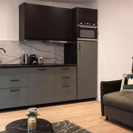 Апартаменты Rez De Chausse Dans Rue Pavee 4 Pers Nation *
