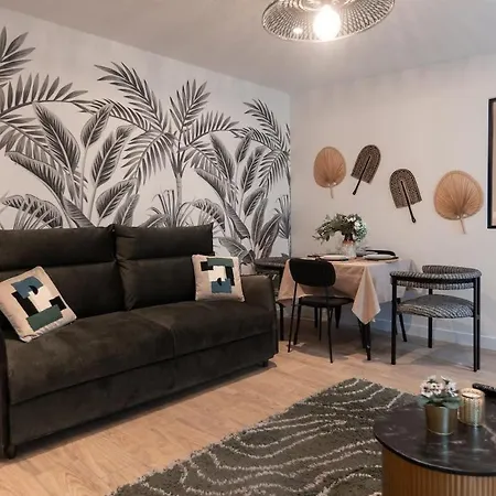 Апартаменты Rez De Chausse Dans Rue Pavee 4 Pers Nation *