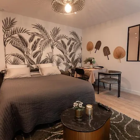 Апартаменты Rez De Chausse Dans Rue Pavee 4 Pers Nation *