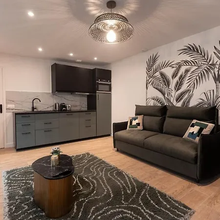 Апартаменты Rez De Chausse Dans Rue Pavee 4 Pers Nation *