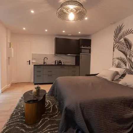 Rez De Chausse Dans Rue Pavee 4 Pers Nation Apartment
