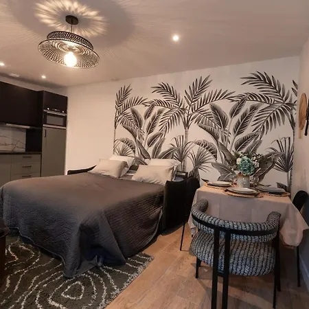 Rez De Chausse Dans Rue Pavee 4 Pers Nation Apartment Paris